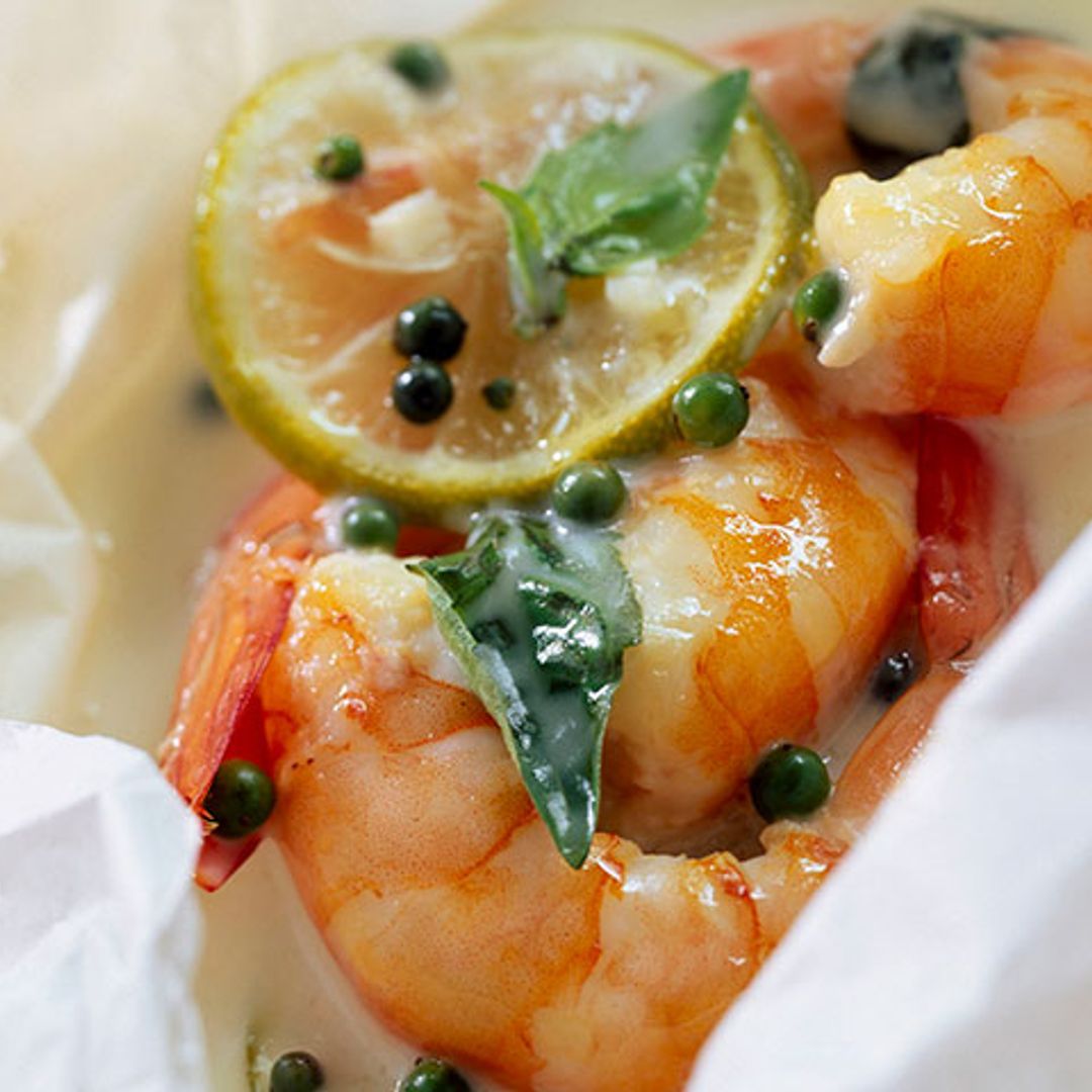 Gambas al papillote con lima y pimienta verde