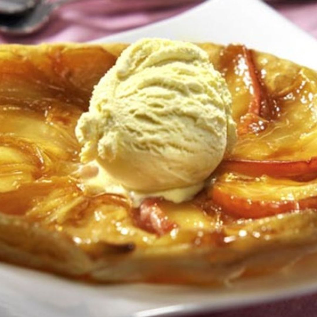 Tarta de manzana con helado