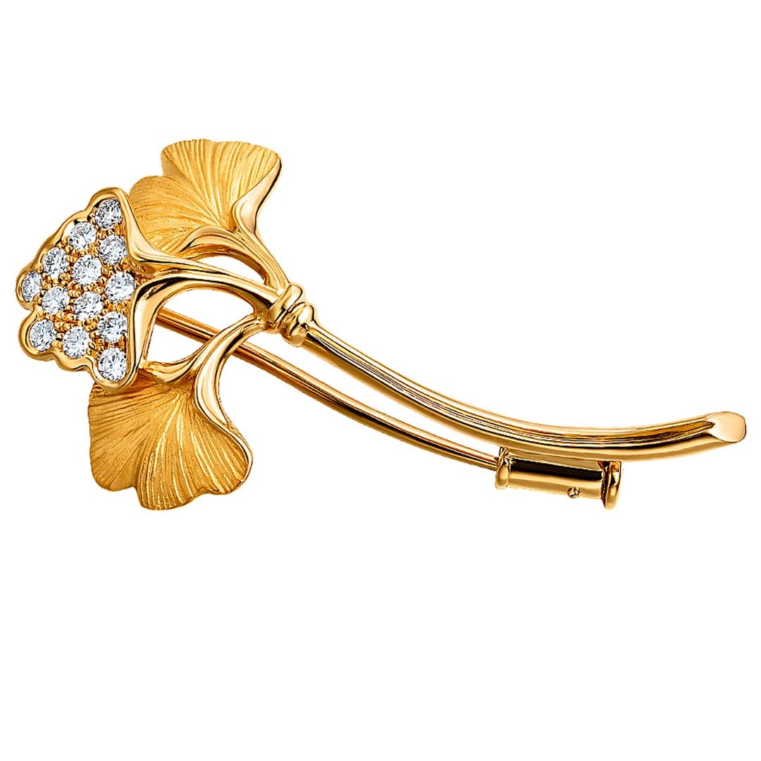 Broche de oro amarillo con diamantes (2.620 €), de Carrera y Carrera
