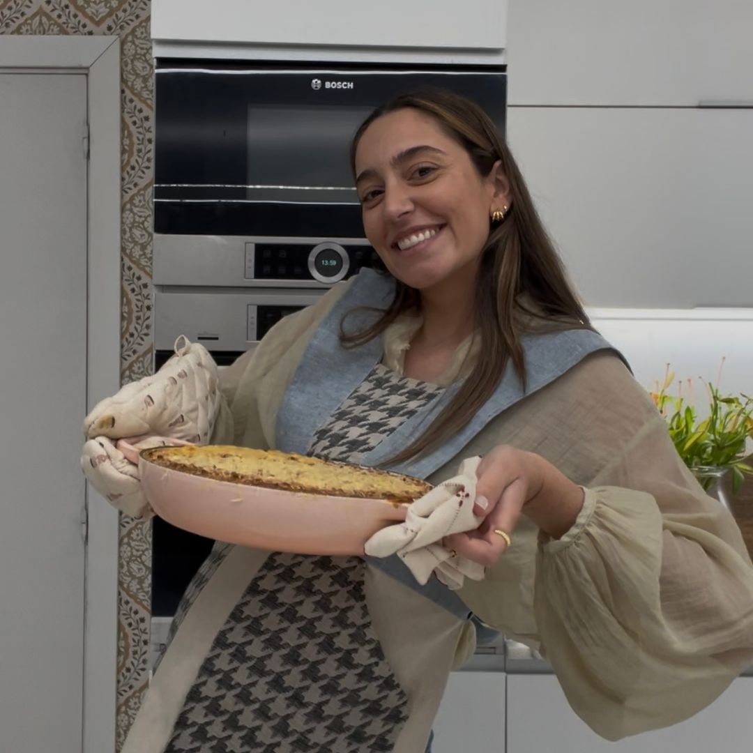 La cena perfecta de verano según Ana de MasterChef: aperitivos, crema fría de espárragos, vitello tonnato y fresas con helado