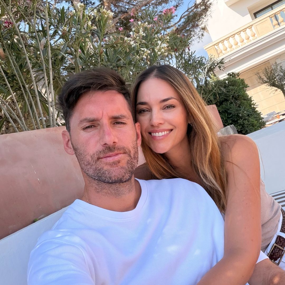 Helen Lindes y Rudy Fernández comparten sus fotos más familiares en Mallorca junto a sus tres hijos, con la pequeña Anaís como protagonista