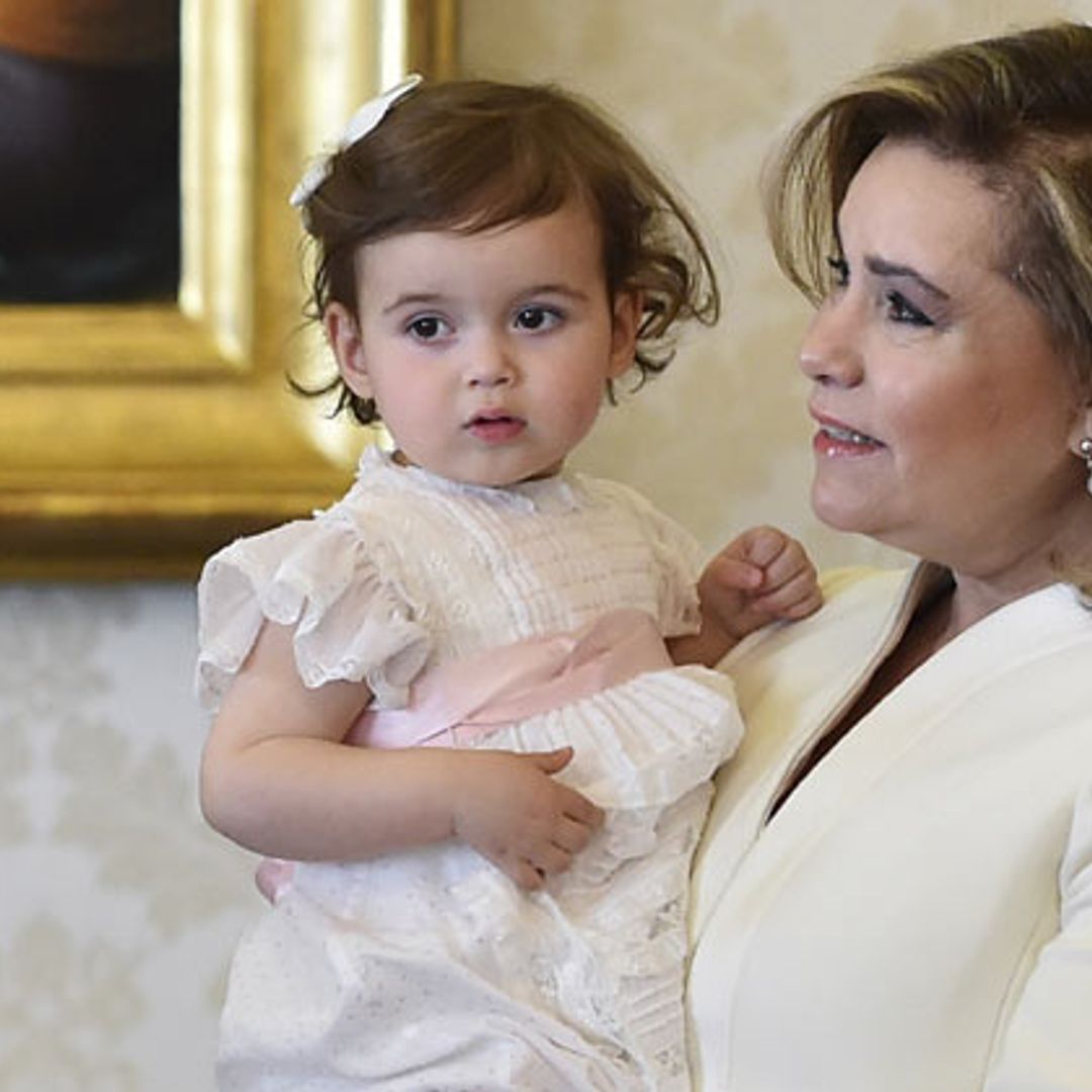 La pequeña Amalia de Luxemburgo, enorme protagonista en la visita de la Familia Ducal al Papa