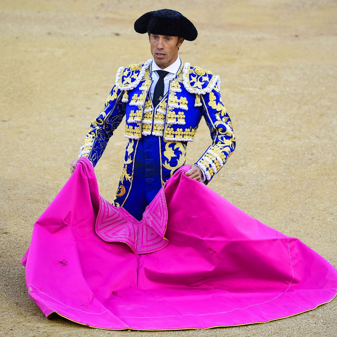 Comunicado de Manuel Escribano tras su aparatosa cogida: el torero está arropado por Laura Sánchez y tiene el apoyo de su joven sobrino