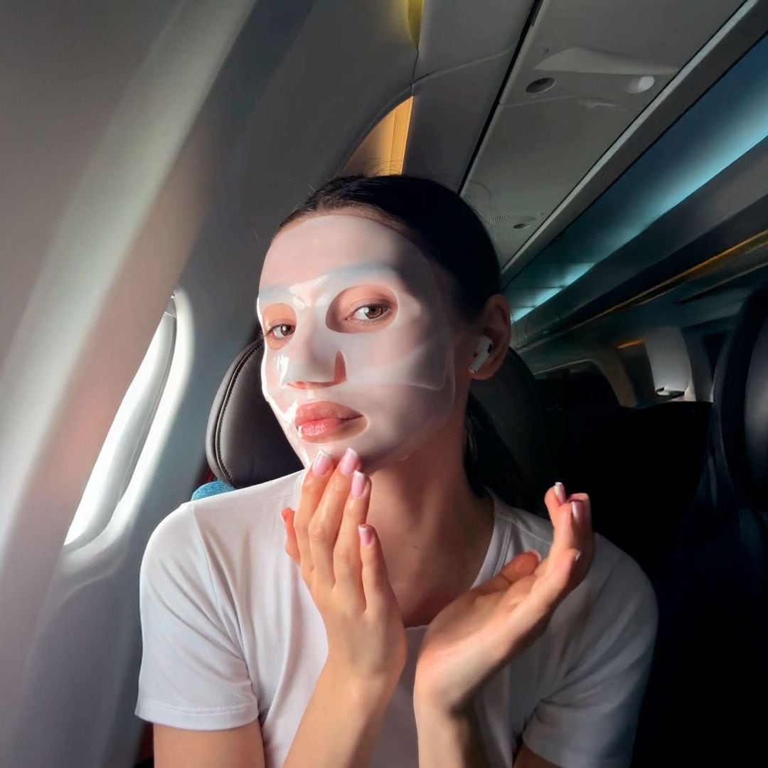 Karla Pires, farmacéutica: "Cuando viajes en avión trata tu piel como si estuviera en plena ola de calor, con aire seco y falta de sueño"