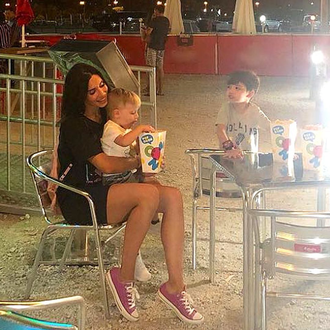 'Mamá trabajando y los peques explorando': Pilar Rubio se lleva a sus hijos a una sesión de fotos