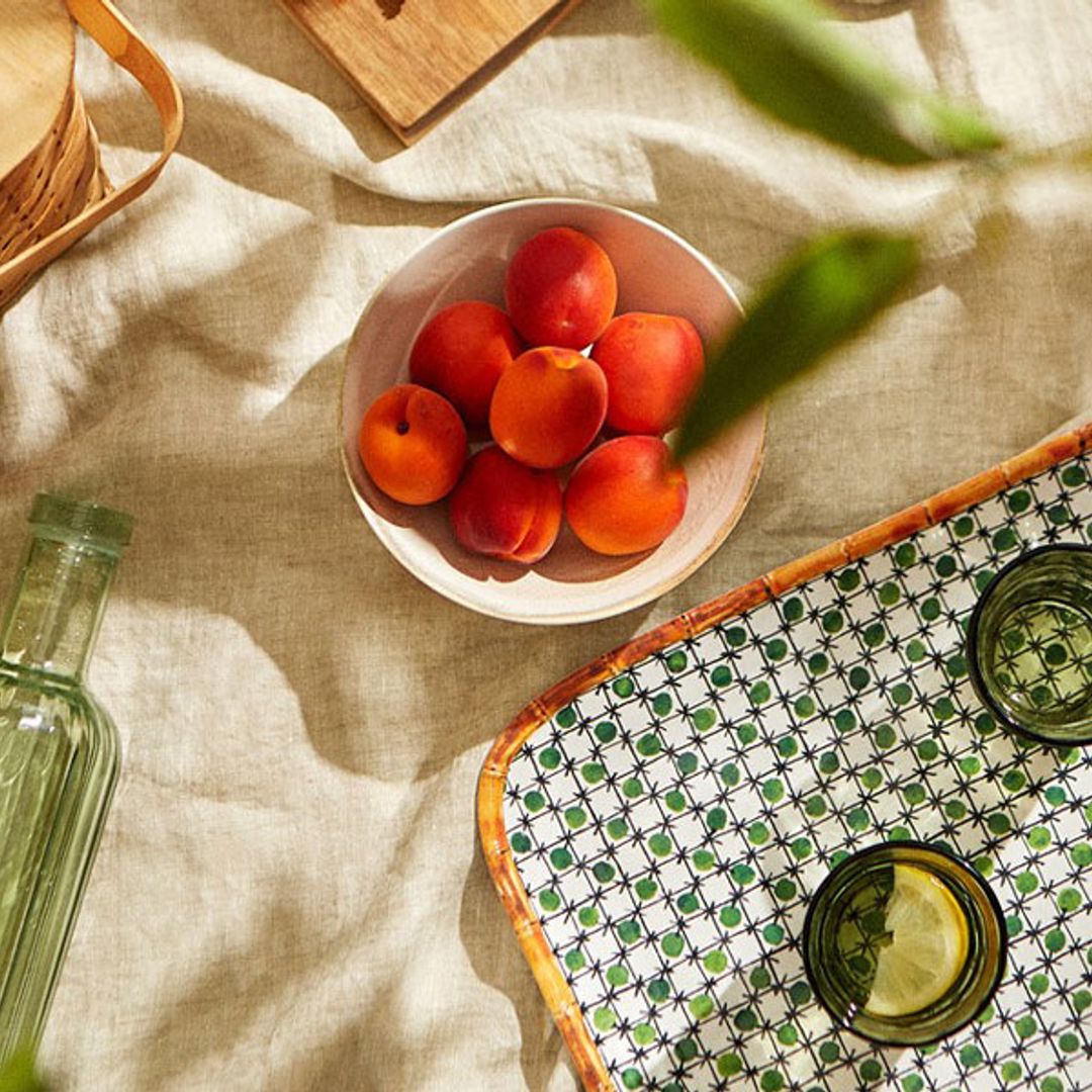 La ocasión lo merece: cómo decorar tu mesa para recibir en casa este verano