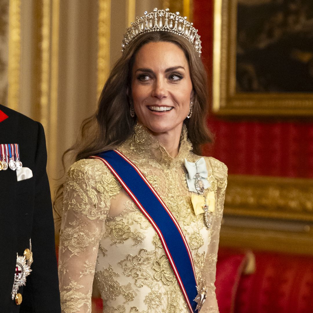 Kate Middleton y sus mejores looks de gala de 2025: vestidos con capa, tiaras recuperadas e insignias reales