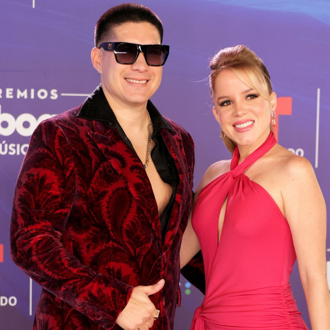 Chyno Miranda y Astrid Falcón debutan en la alfombra roja como matrimonio