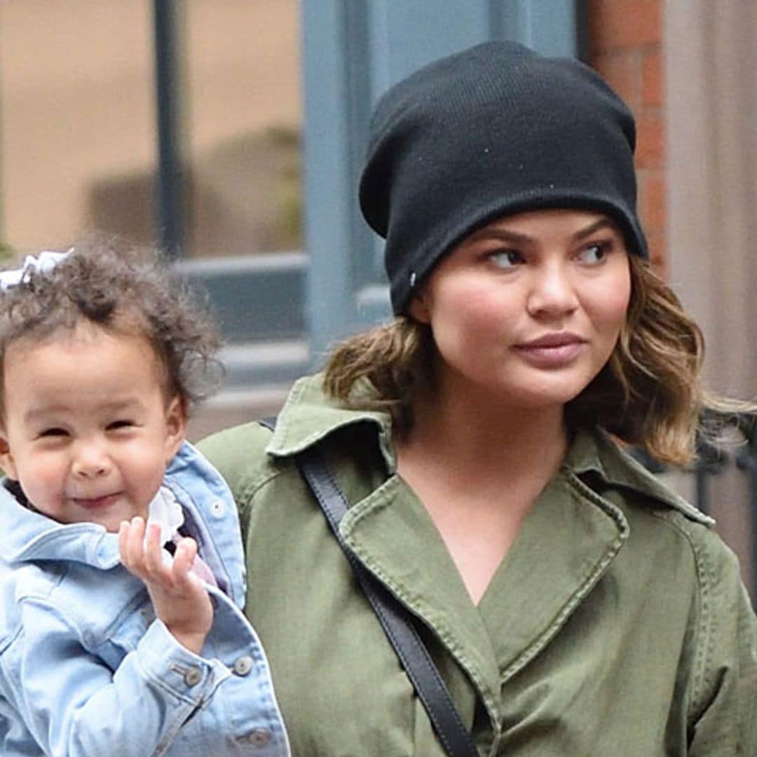 Chrissy Teigen comparte orgullosa la primera imagen 3D de su hijo