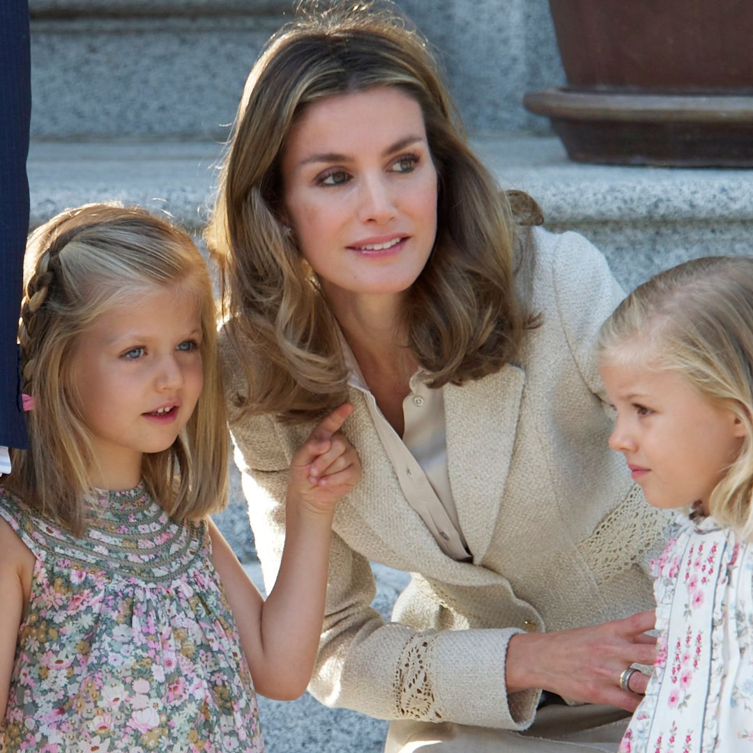 De niñas a universitarias: así han cambiado la princesa Leonor y la infanta Sofía desde la última visita de un Papa a España hace 15 años