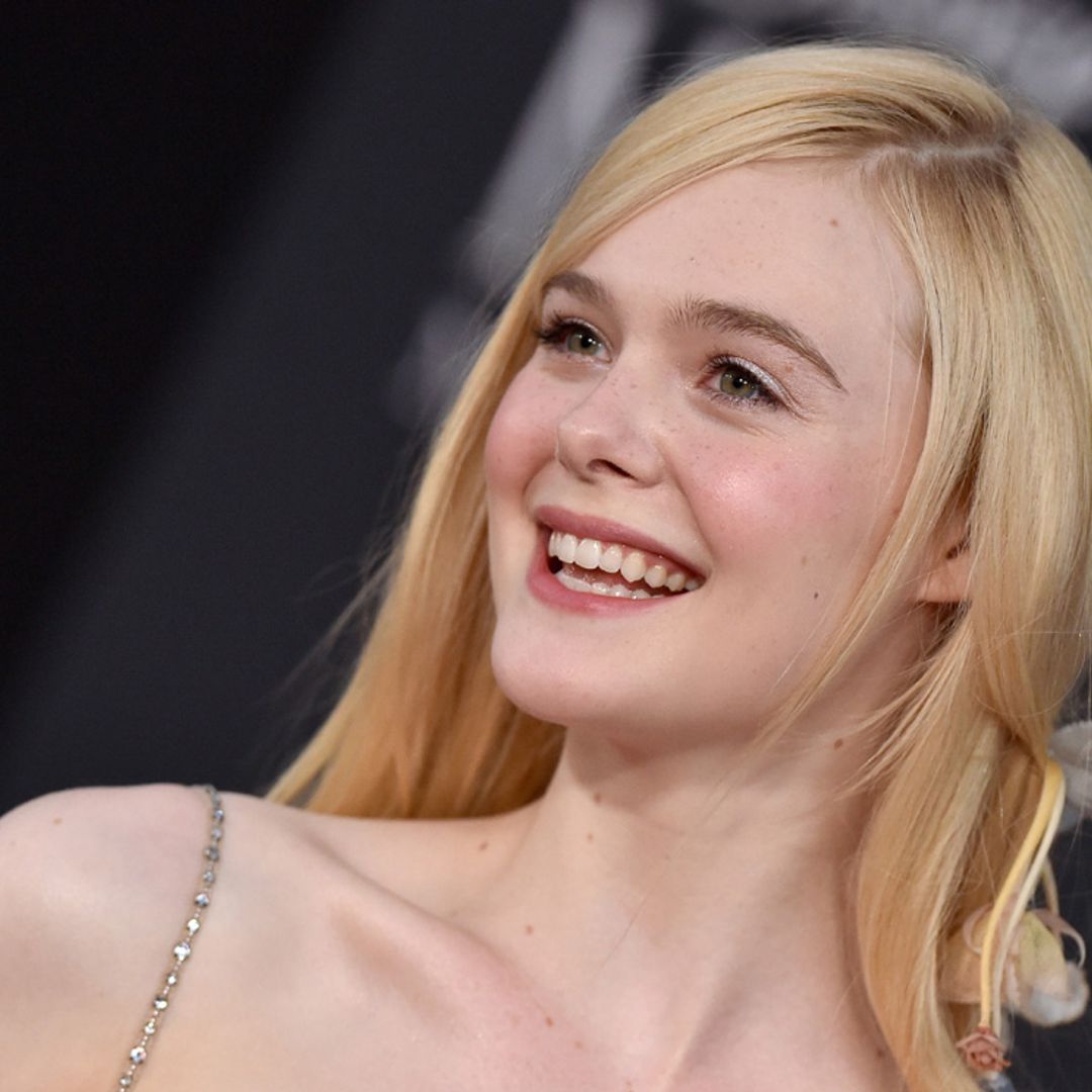 Un labial de 10 euros, aceite de uva y otros cosméticos sin los que Elle Fanning no podría vivir