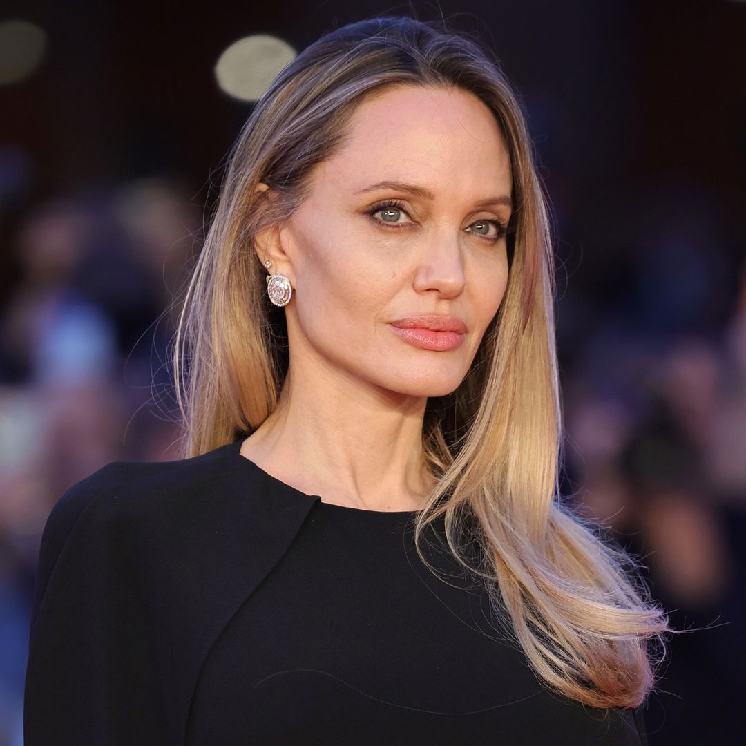 Angelina Jolie se despide de Los Ángeles: así es la mansión con biblioteca de película, casa de té y piscina de 12 metros que ha vendido por 22 millones de euros