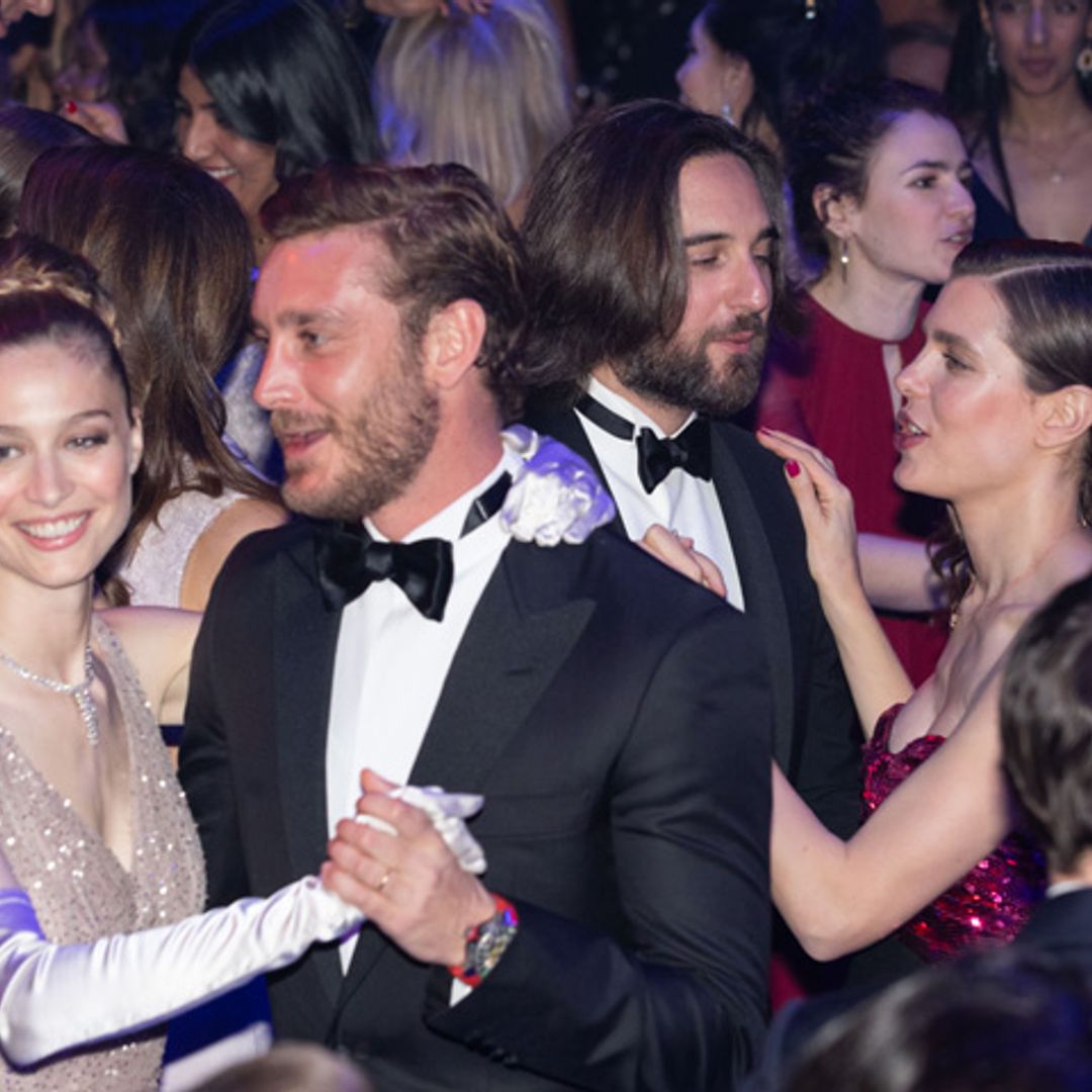 Los gestos románticos, el ritmo de los Grimaldi y el tributo a Lagerfeld: anécdotas del Baile de la Rosa