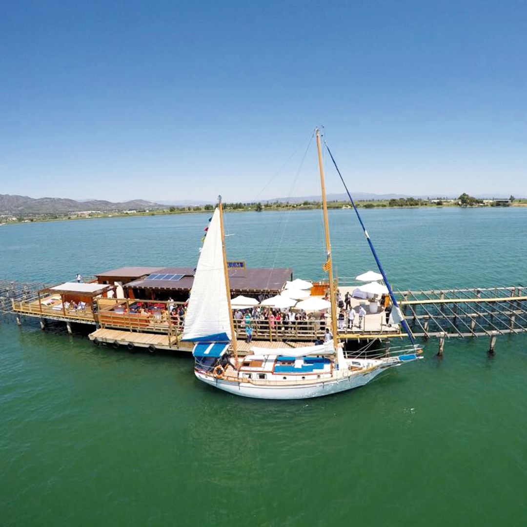 Musclarium, un criadero de mejillones y ostras situado en plena bahía dels Alfacs.