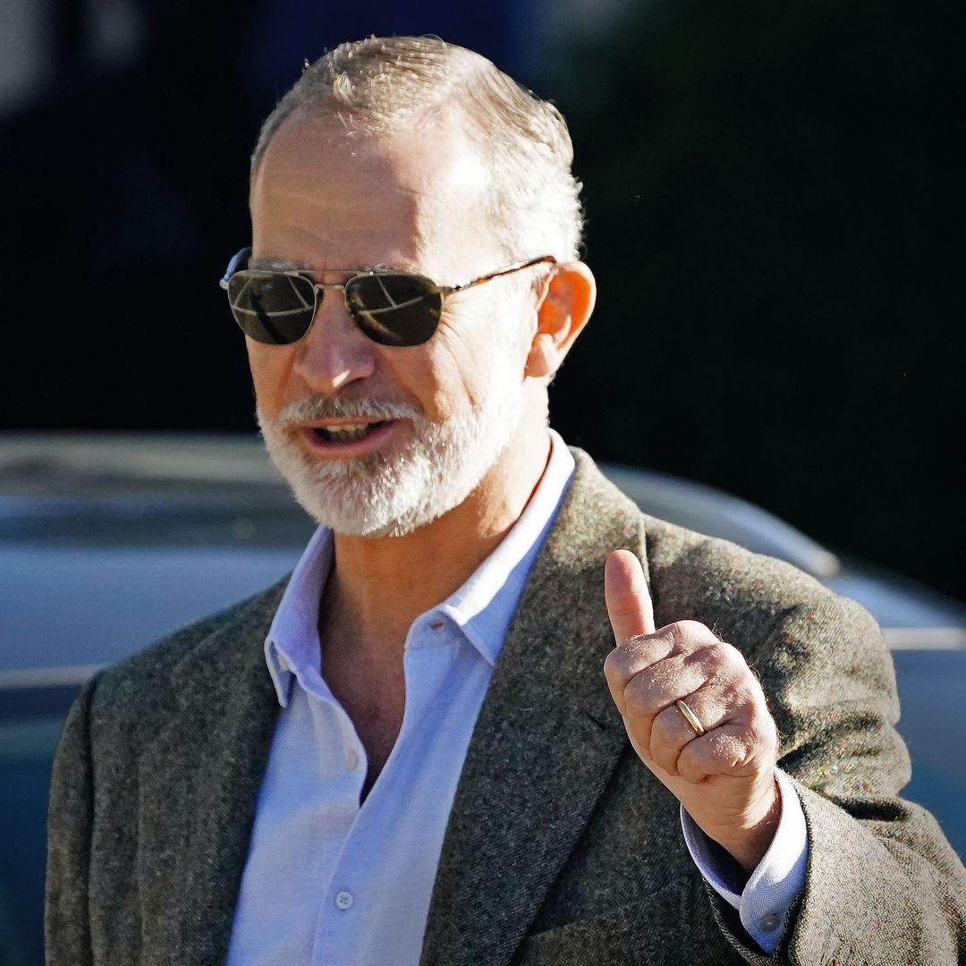Tras la visita a Llanes, que recibió el premio al Pueblo Ejemplar de este año, poco antes de las diez de la noche, don Felipe pasaba por quirófano para ser intervenido de cataratas en su ojo izquierdo.