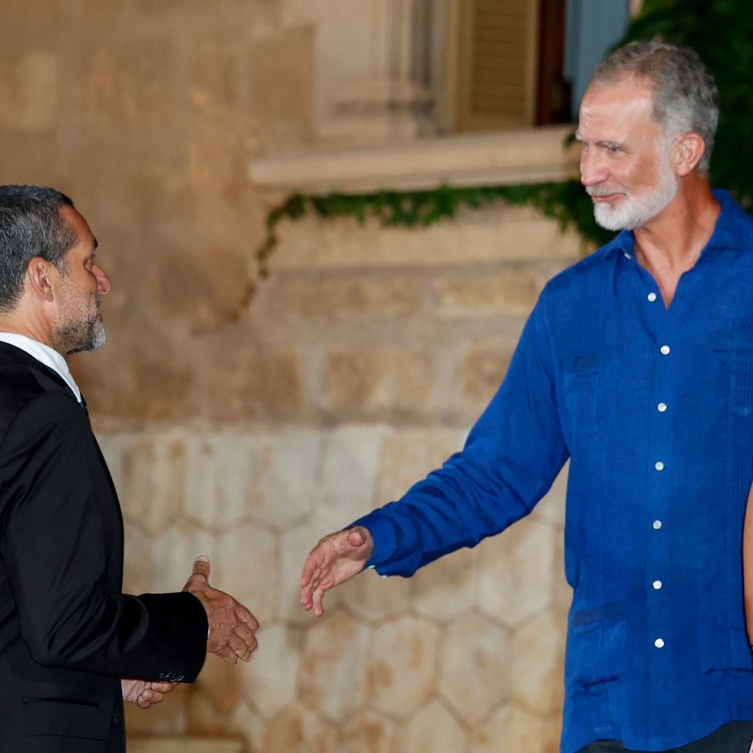 Jaime Anglada reaparece en Marivent junto al rey Felipe un año después del atropello que casi le costó la vida