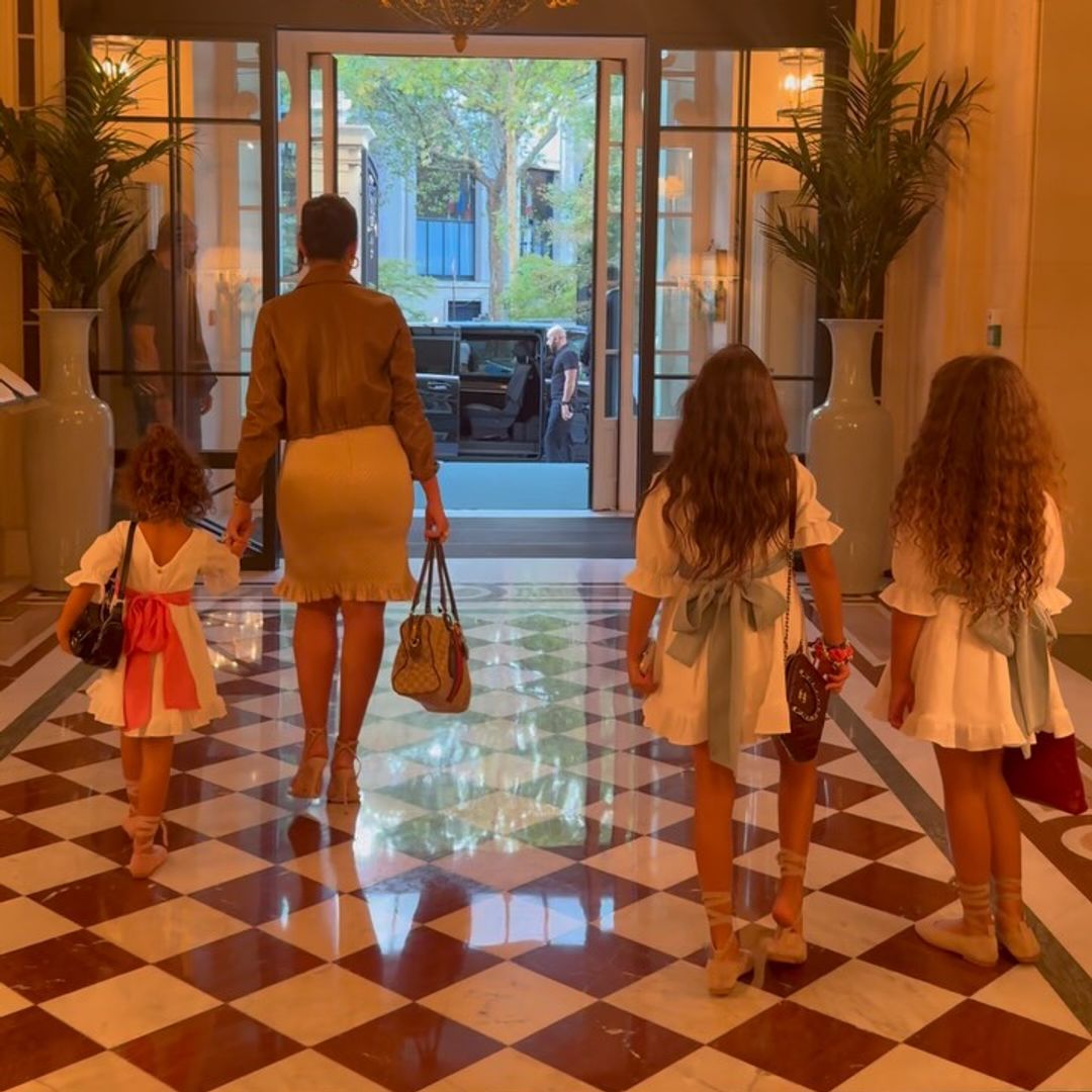 Georgina Rodríguez organiza un viaje de chicas a París con sus hijas para ver a Céline Dion