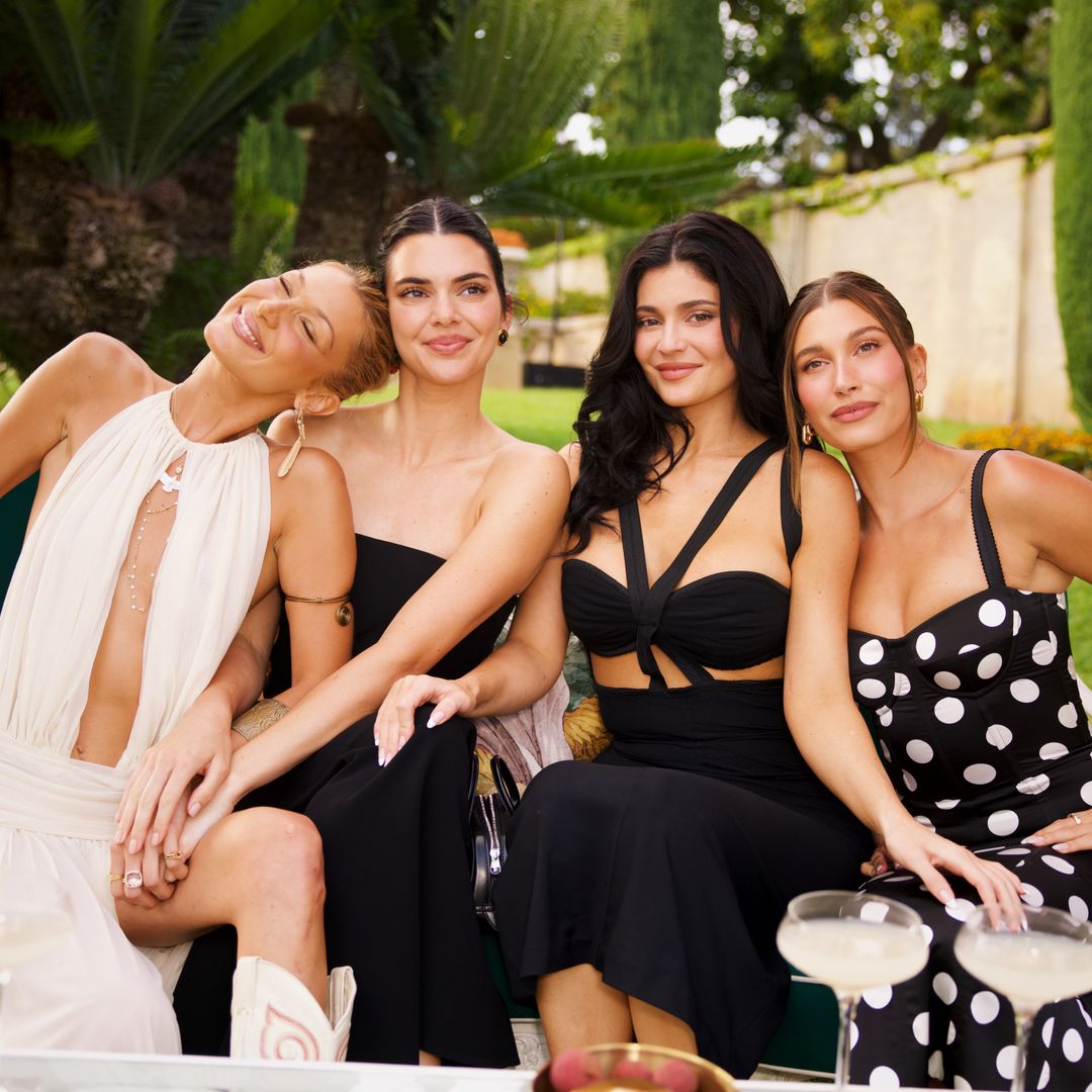 Bella Hadid con Kendall Jenner, Kylie Jenner y Hailey Bieber