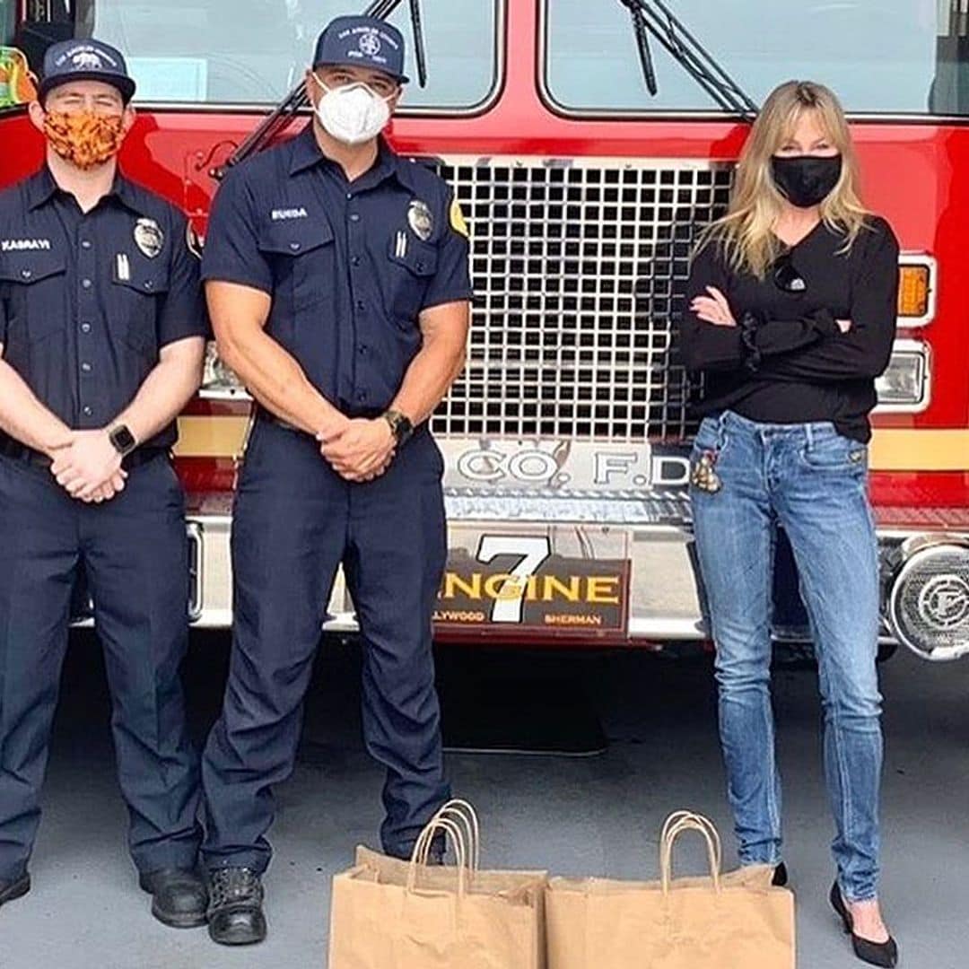 El gesto de Melanie Griffith con los bomberos en plena pandemia