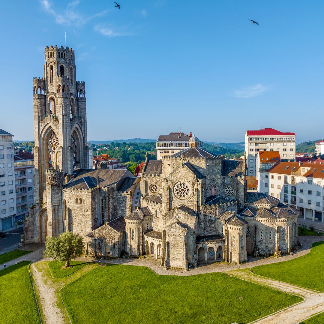 Vista aérea del templo de la Veracruz en O Carballiño, Ourense, Galicia