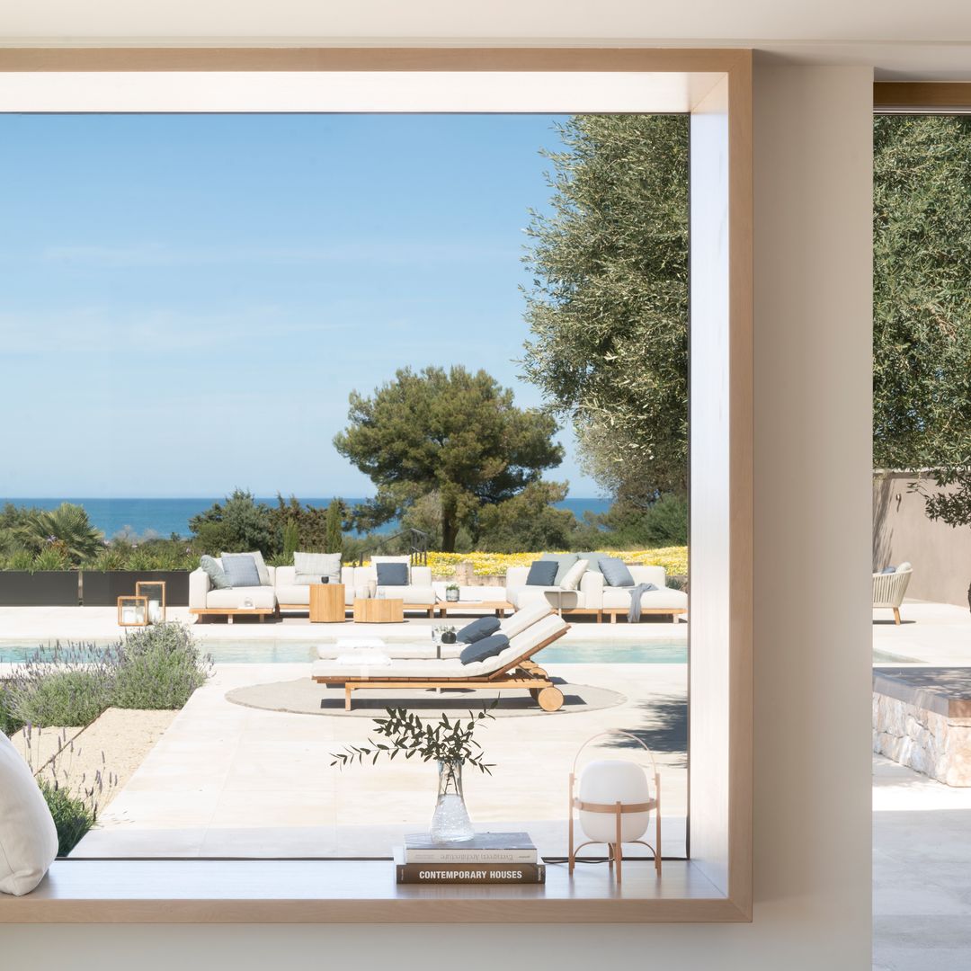 4 refugios de verano con interiores y exteriores que detienen el tiempo y respiran calma, autenticidad y belleza natural