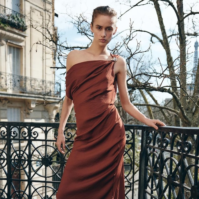 Vestido de invitada de Zara