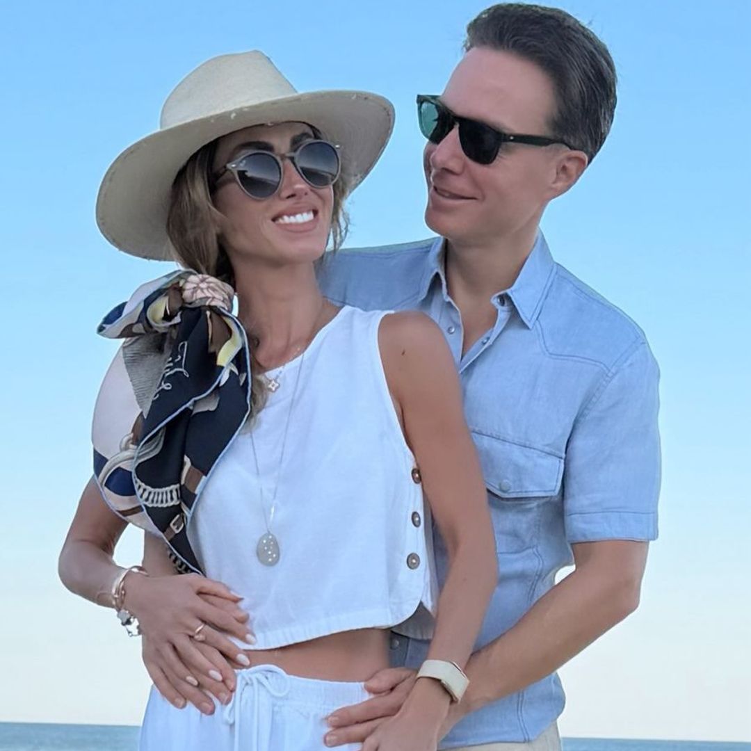 Anahí celebra su cumpleaños 43 en la playa y rodeada de sus grandes amores