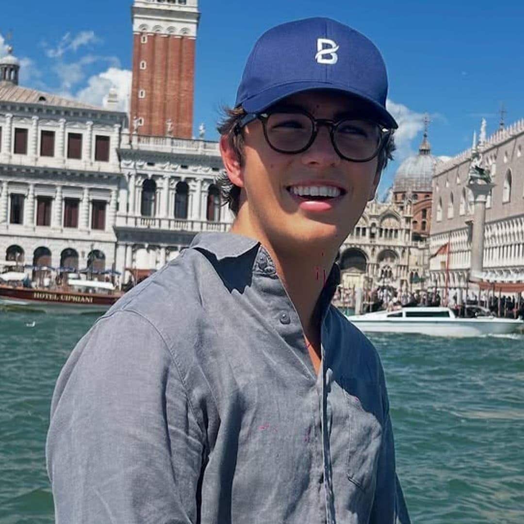 El príncipe Aymeric cumple 20 años: así es el atractivo piloto de coches de la Familia Real belga