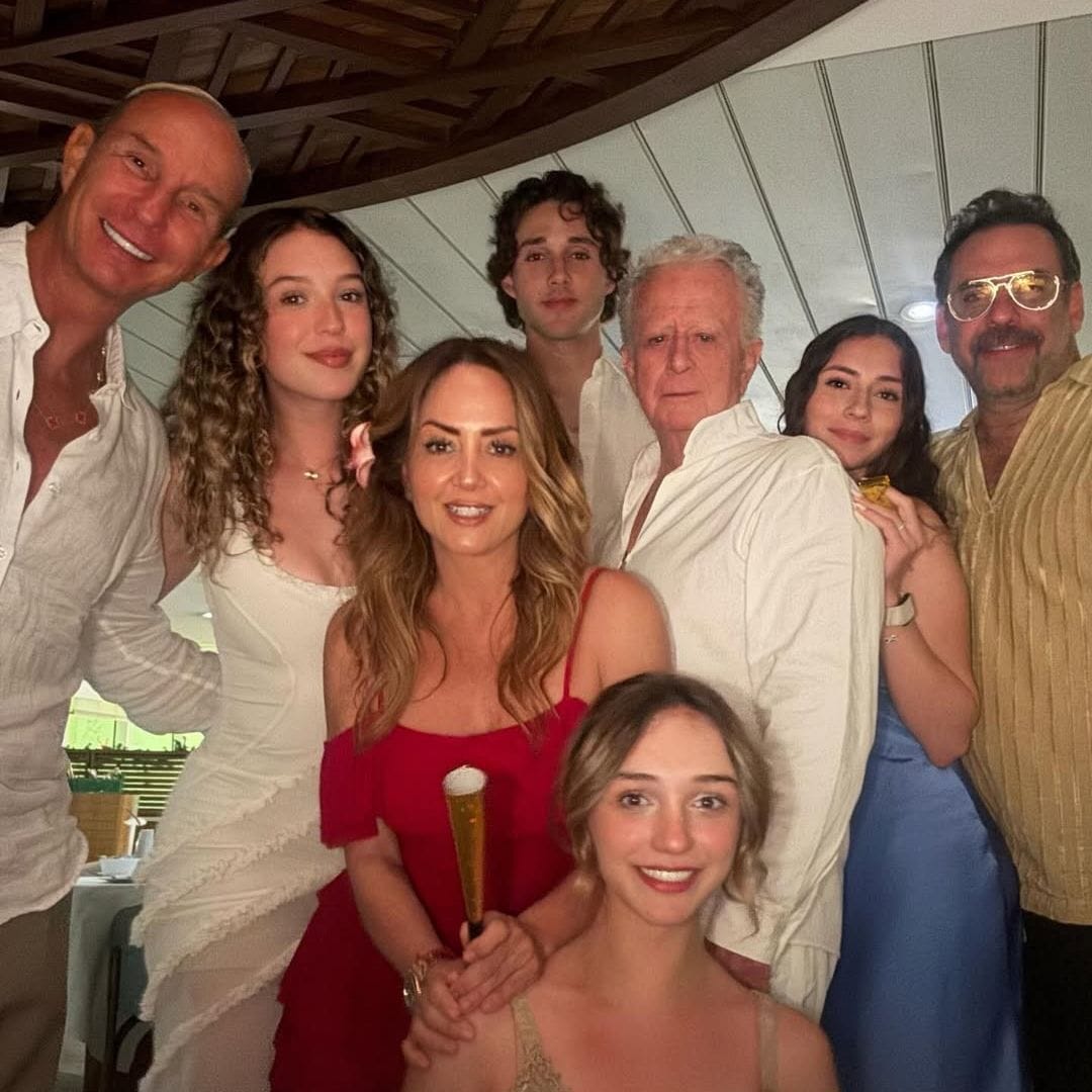 Andrea Legarreta y Erik Rubín celebran con sus hijas el Año Nuevo en Bora Bora