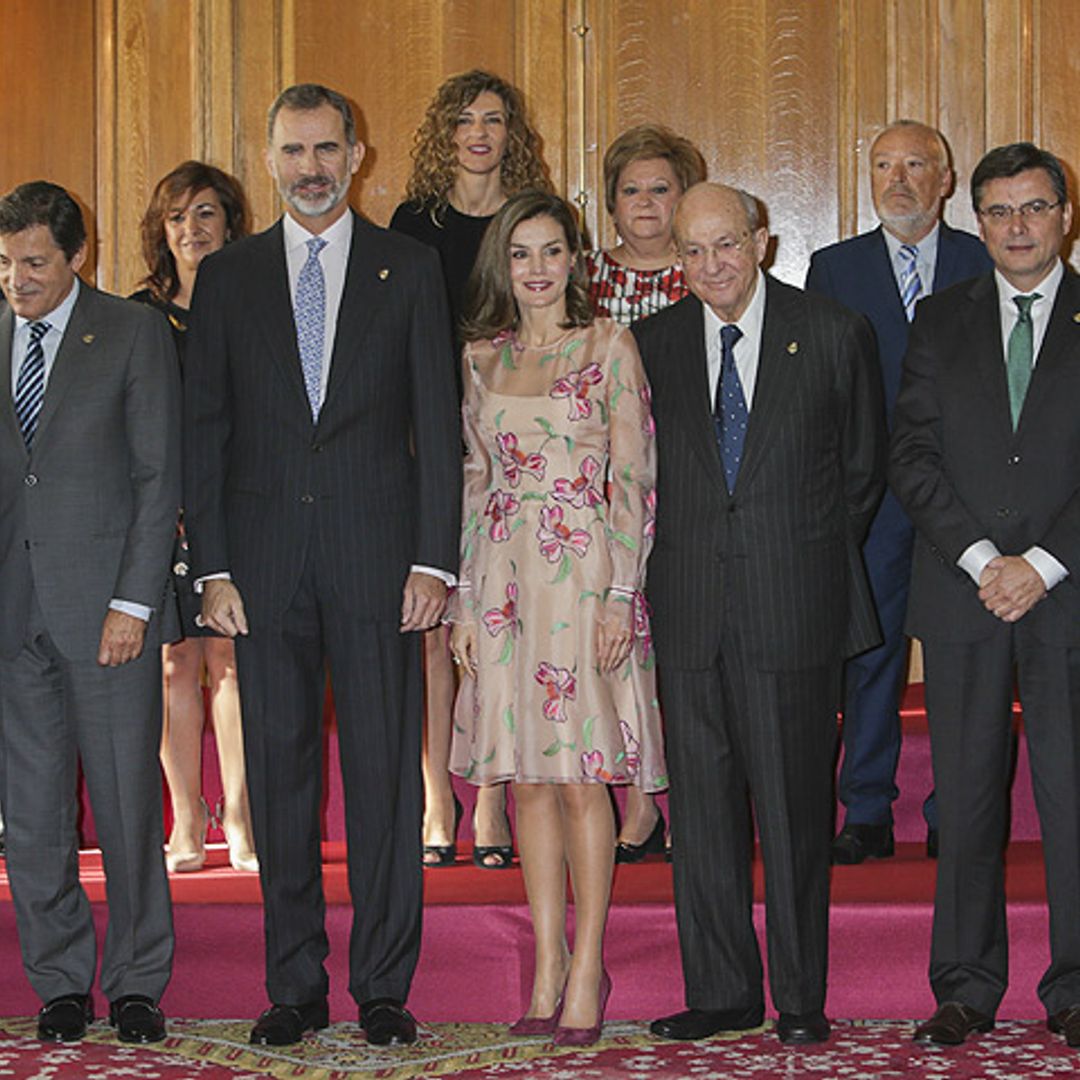 Los Reyes reciben a los galardonados en la antesala de los Premios Princesa de Asturias