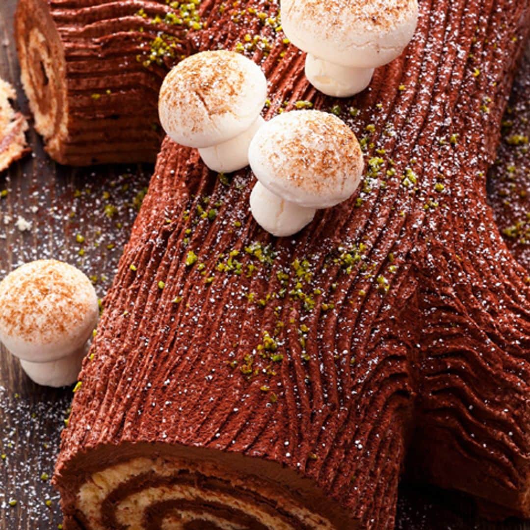Tronco de chocolate y castañas con 'champiñones' de merengue