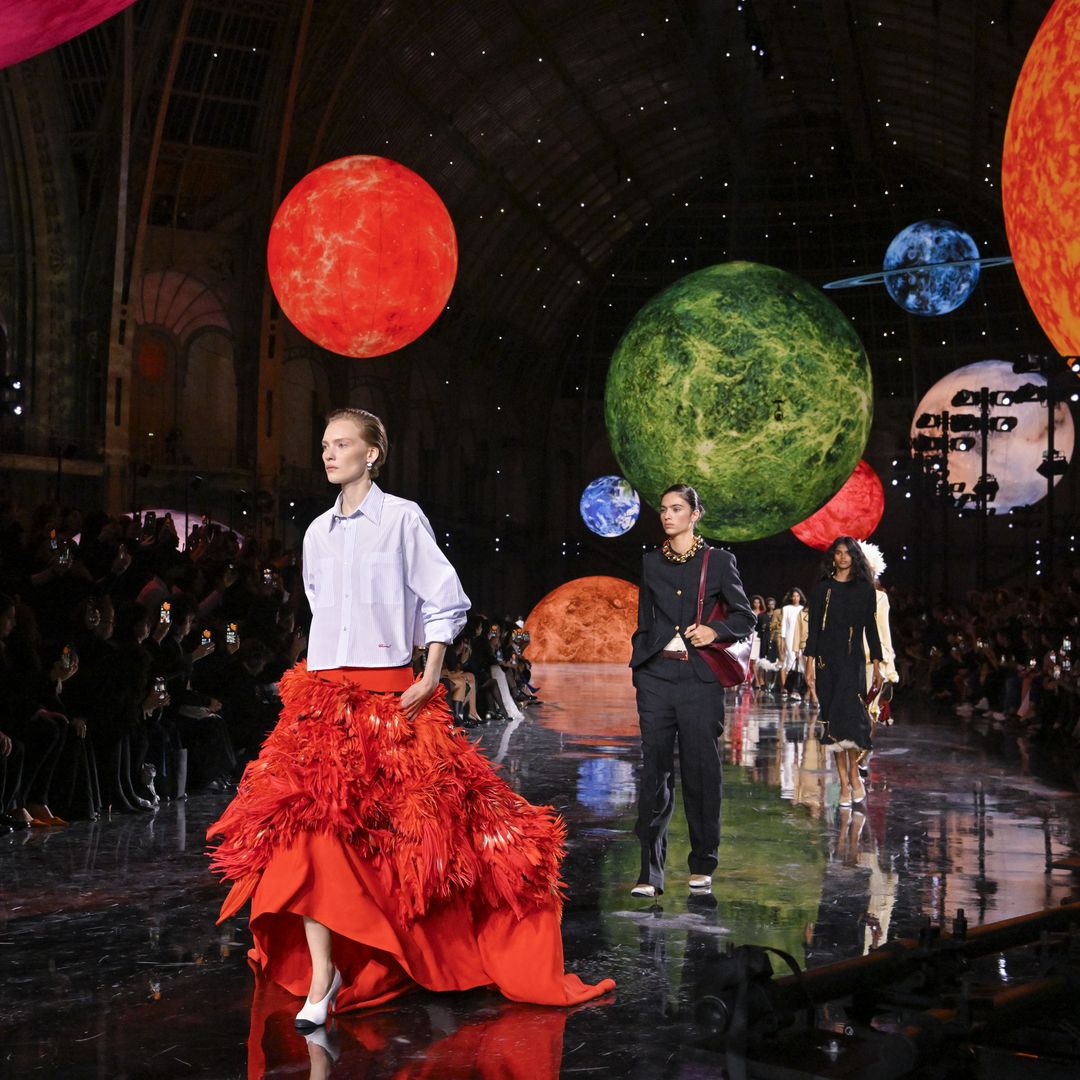 Las editoras de FASHION elegimos los 10 momentazos de pasarela virales que cambiaron la moda en 2025