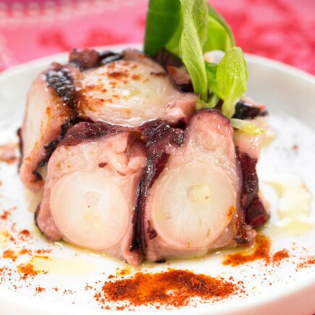 Aperitivo de timbal de pulpo, patata y verduras