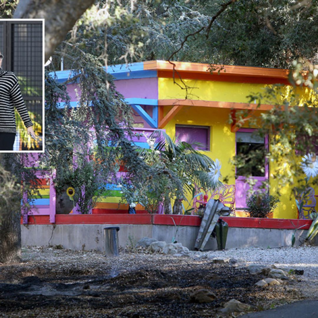 Liam Hemsworth examina los daños que el fuego ha causado en la casa de Miley Cyrus