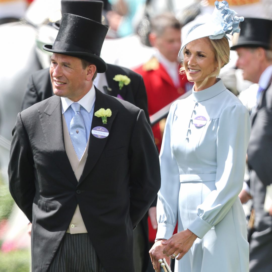 Harriet Phillips debuta en Ascot como miembro de la familia real británica después de su boda con un impecable vestido azul