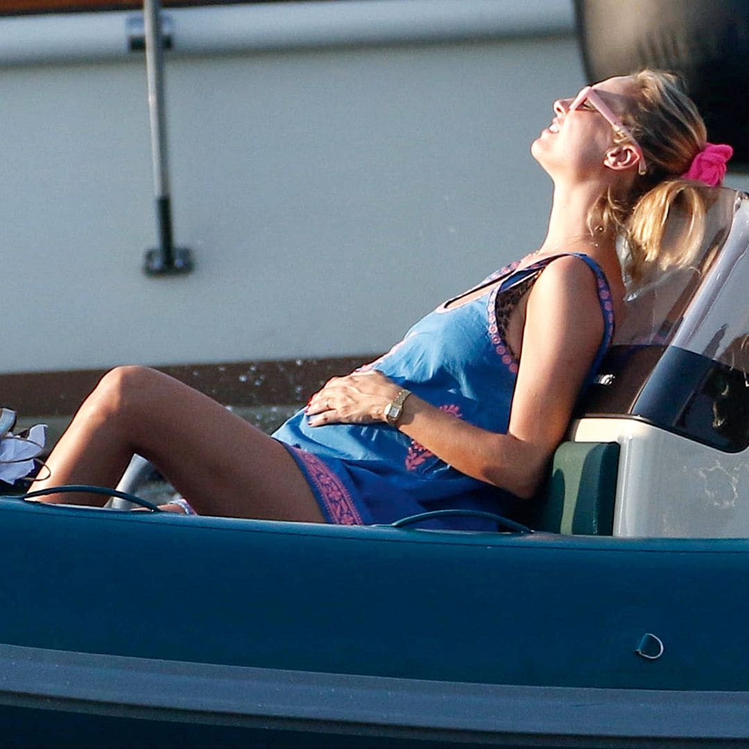 Beatrice Borromeo rompe con las reglas: un super minivestido para una super embarazada