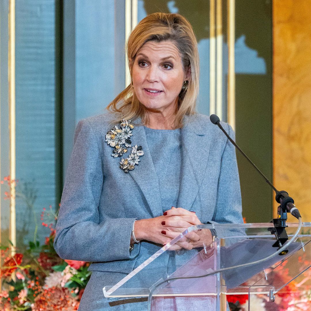Máxima de Holanda suma un nuevo maxibroche a su colección: estos son los diseños más especiales que ha llevado a lo largo de los años