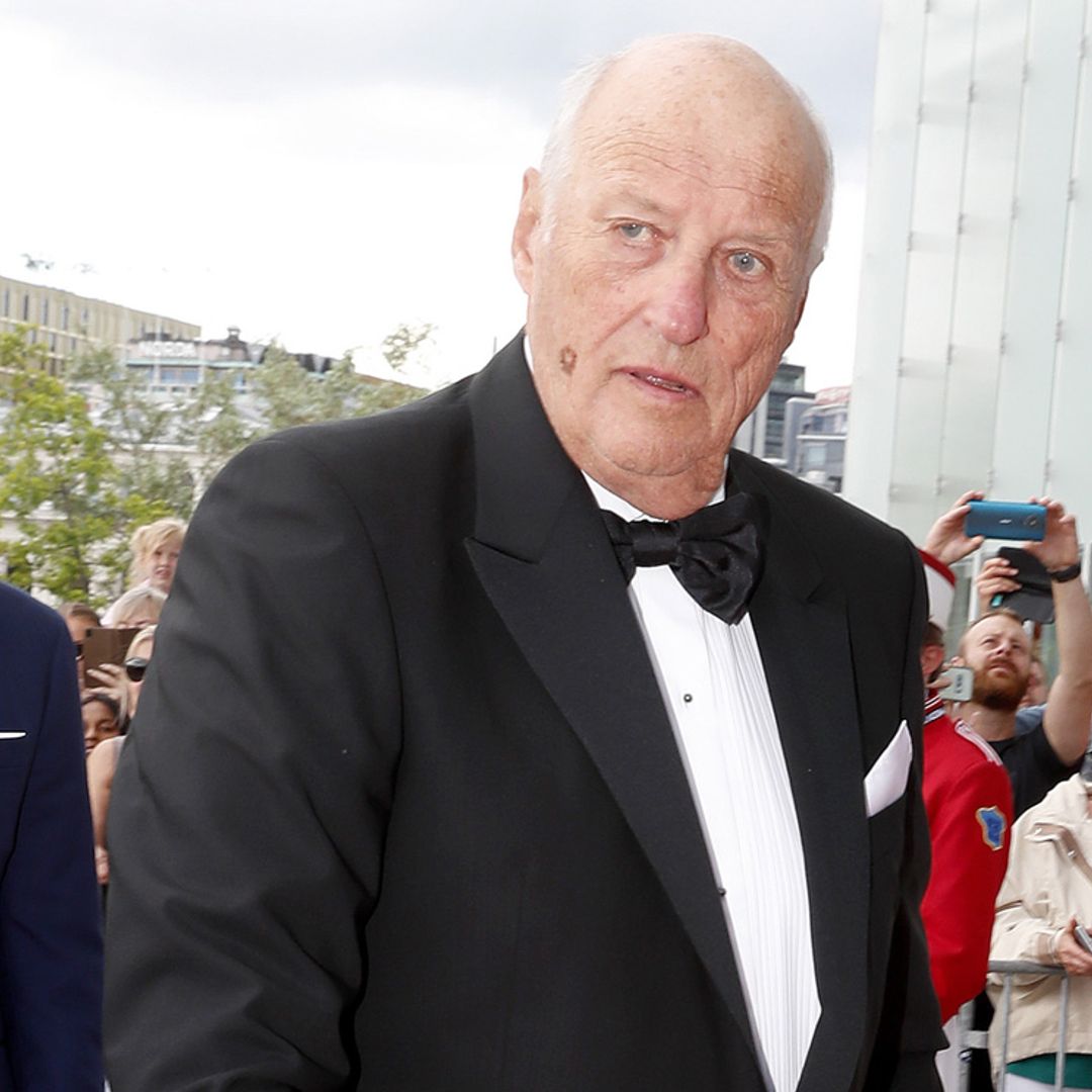 Harald de Noruega, de 85 años, permanecerá unos días más ingresado por una infección