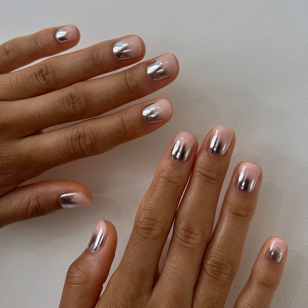 12 manicuras cromadas que le dan un brillo metalizado a los colores de siempre