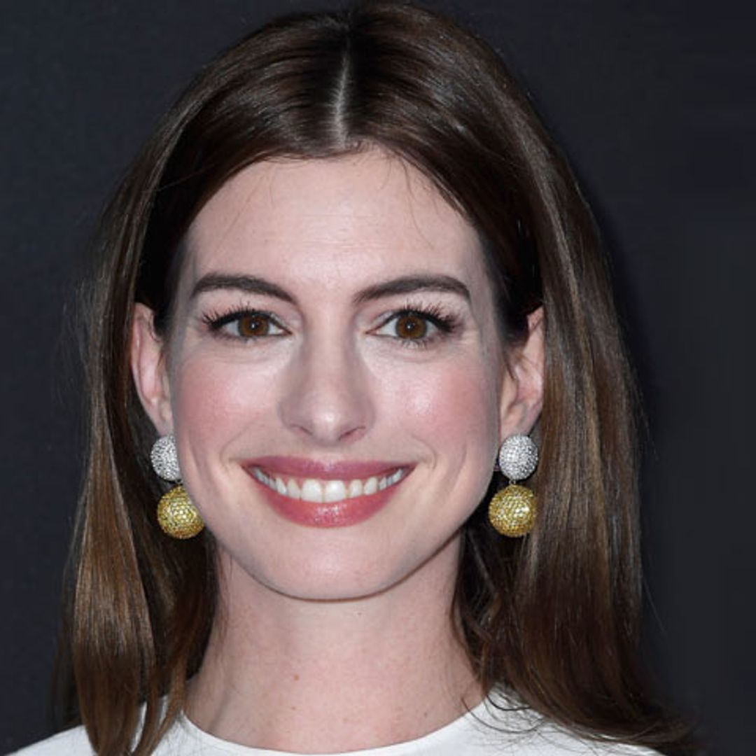 Anne Hathaway cambia de color de pelo por tercera vez en solo dos meses