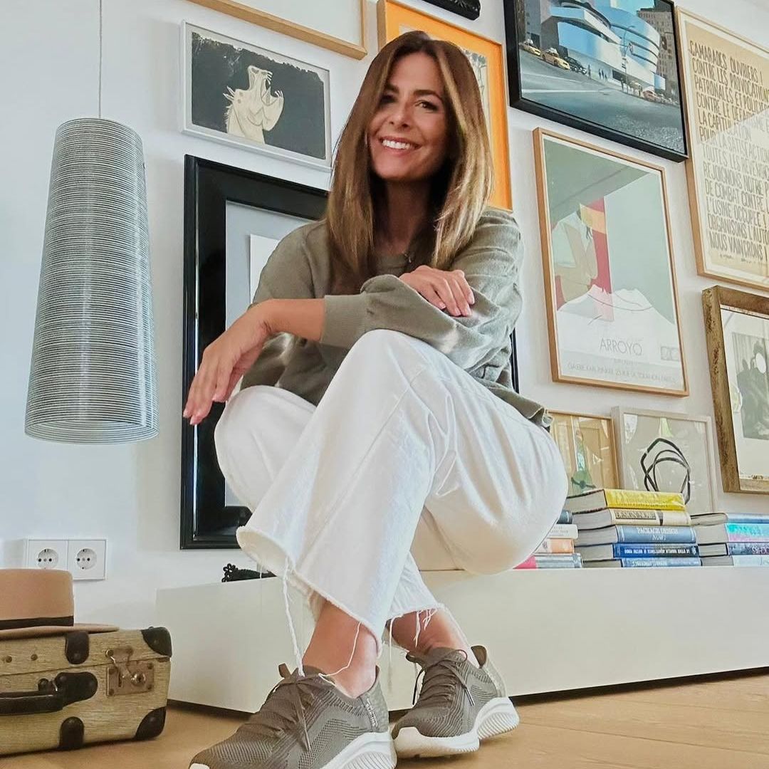 El motivo detrás de la sonrisa de Nuria Roca: las imágenes (y el beso) que lo explican todo