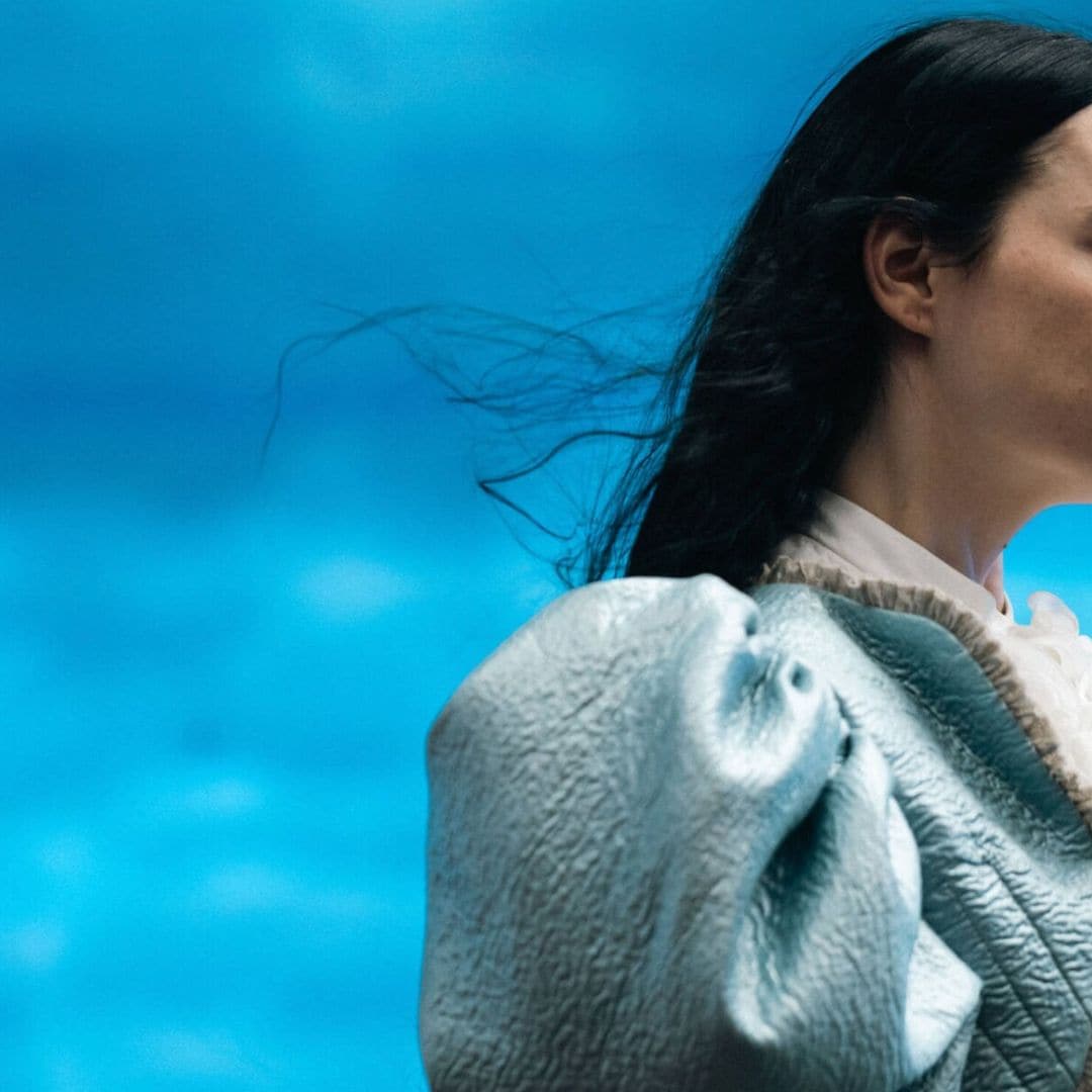 Lo que debes saber sobre el inusual vestuario de la nominada al Oscar: ‘Poor Things’