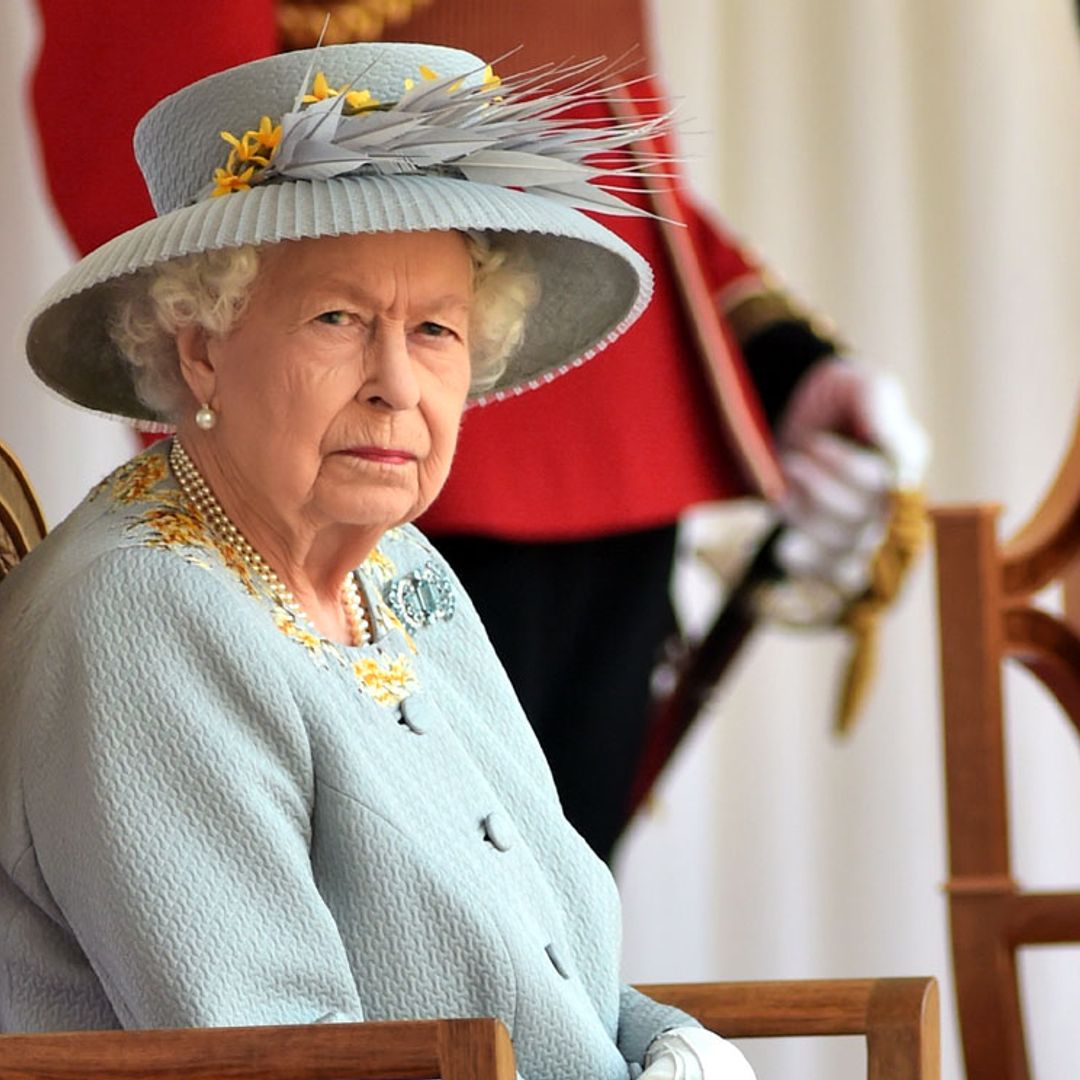 Isabel II preside un 'Trooping the colour' inusual y muy diferente en el castillo de Windsor