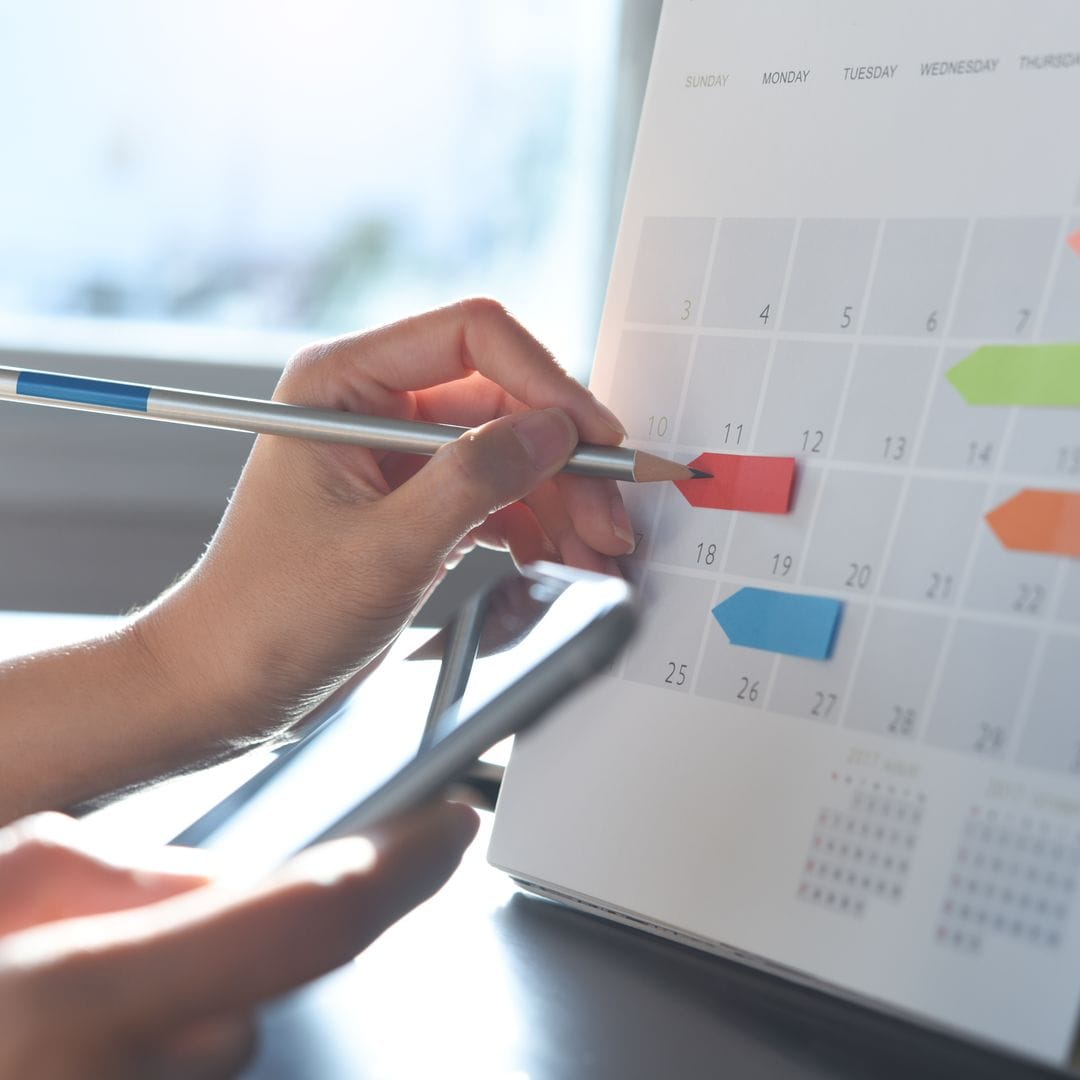 El Tribunal Supremo lo confirma: si tu día de descanso coincide con festivo, la empresa debe compensarte