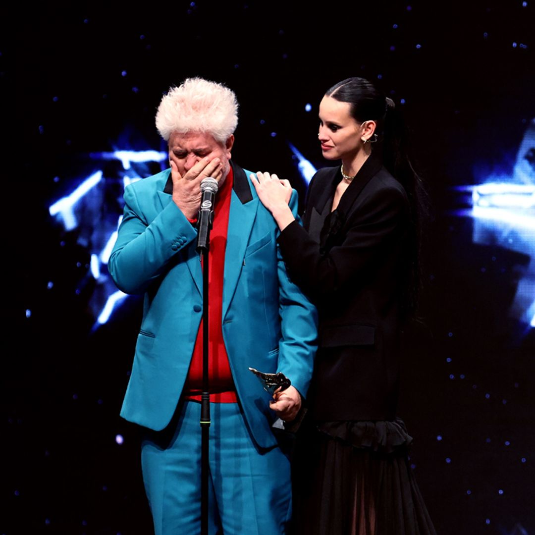 Las lágrimas de Pedro Almodóvar en el homenaje a su madre en los Premios Feroz 2023