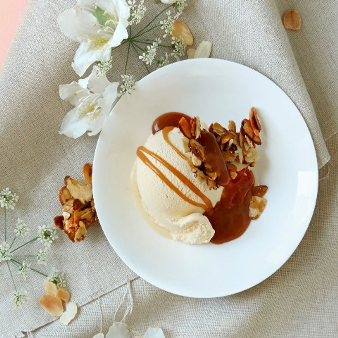 Helado de vainilla con dulce de leche