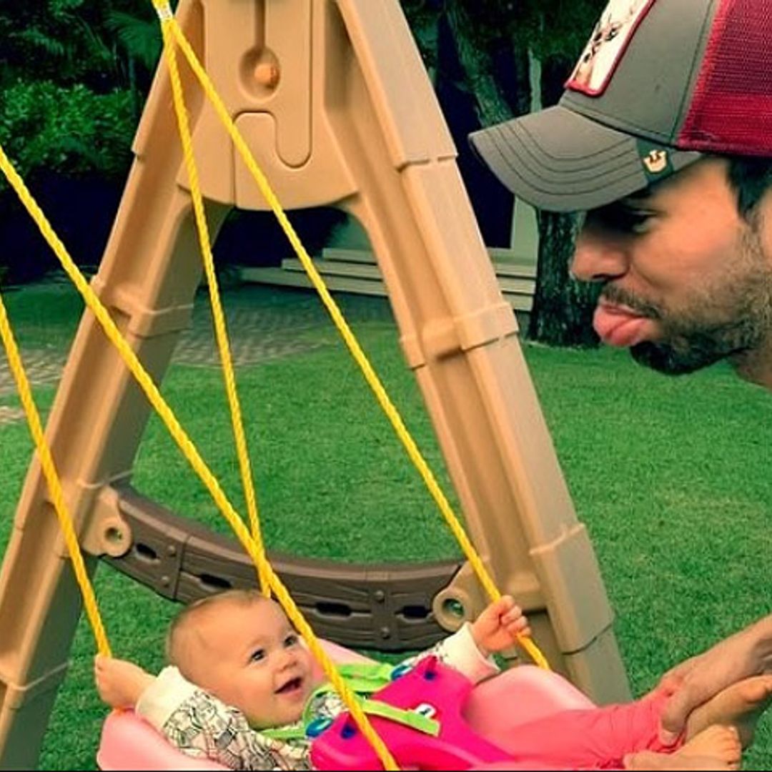 Enrique Iglesias muestra los primeros pasos de su hija Lucy en un día muy significativo