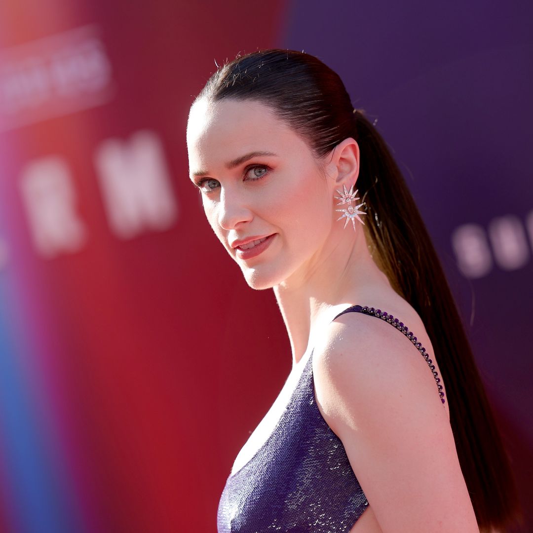 Rachel Brosnahan revela cómo se enteró de su nuevo papel para 'Superman': "Estaba en un baño público. Tenía el teléfono en la mano y contesté"