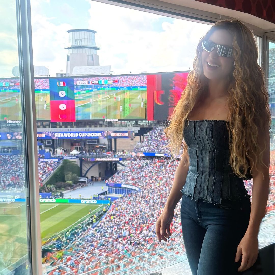 Shakira celebra la victoria de Francia con sus hijos en el estadio y revela un dato desconocido sobre Kylian Mbappé en el Mundial: "¿Sabíais que…?"
