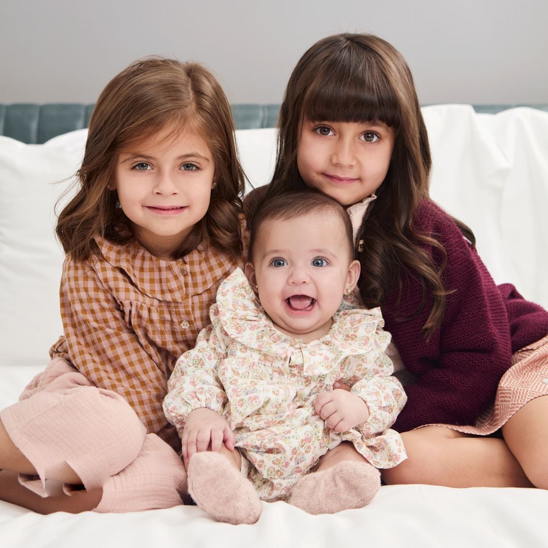 Las tres hijas de Juan Carmona y Sara Verdasco: las mellizas Carmen y Valentina, de cinco años, y Sara, de cinco meses